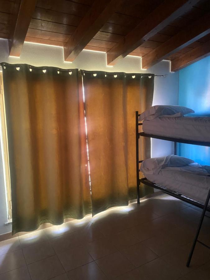 Lit dans Dortoir Mixte de 4 Lits Superposés